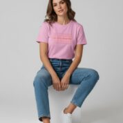 ESTAMPADO LA QUE MANDA COLOR ROSADO