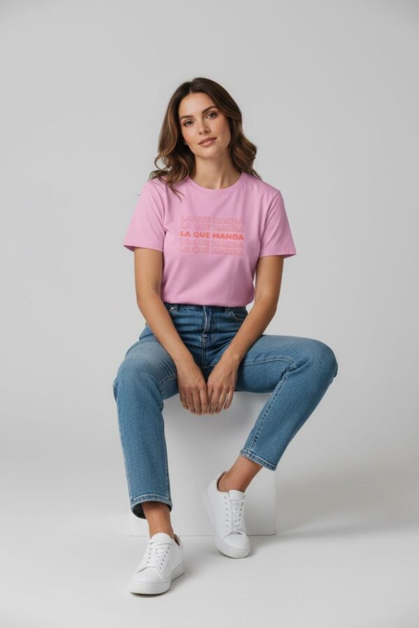 ESTAMPADO LA QUE MANDA COLOR ROSADO