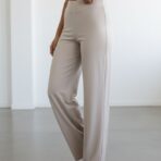 JOGGERS AMPLIOS COLOR TOPO CLARITO