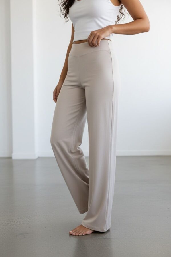 JOGGERS AMPLIOS COLOR TOPO CLARITO